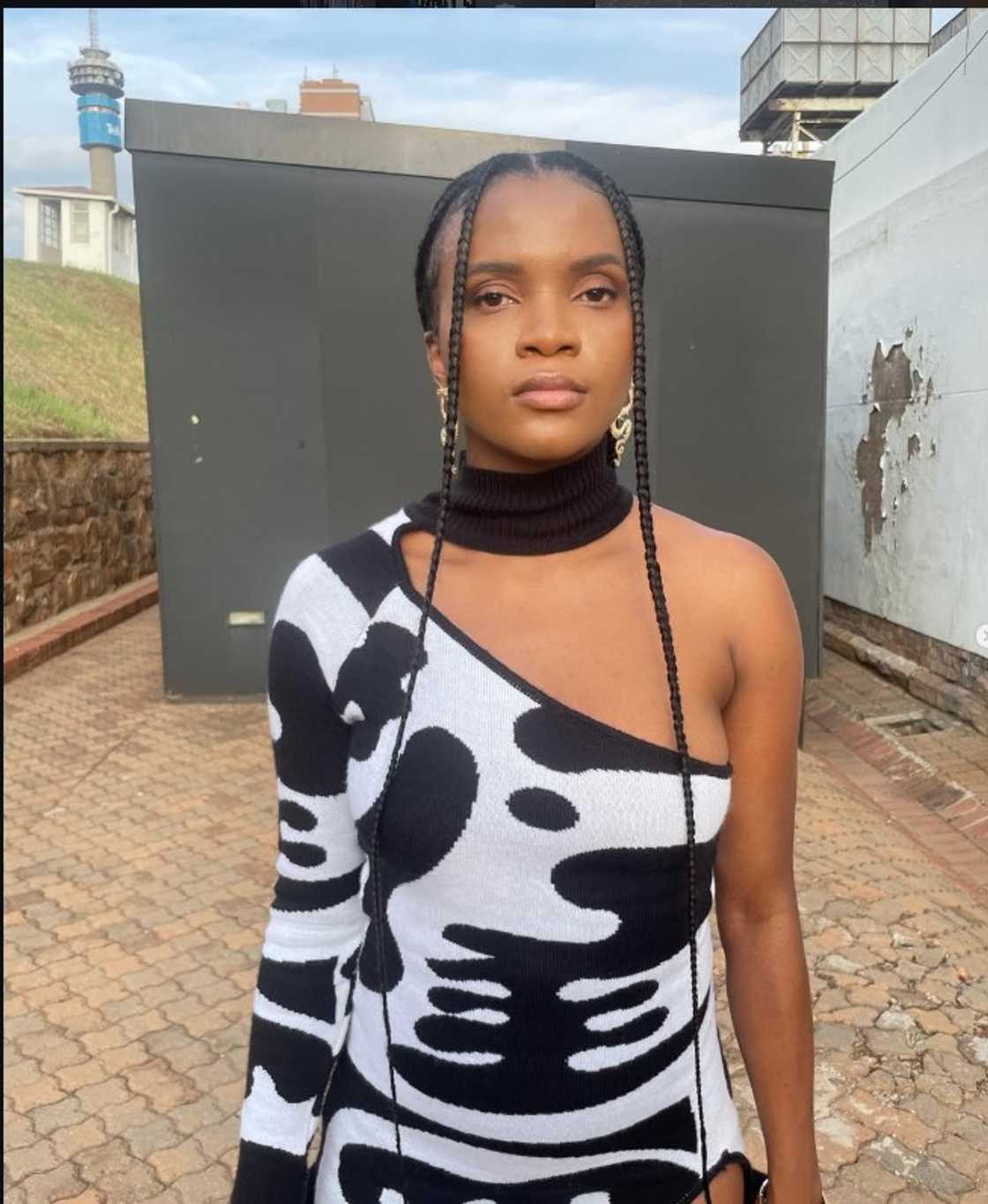 Ami Faku is the original vocalist behind 'Fatela'