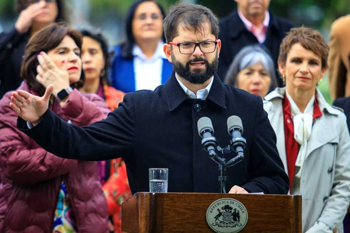 Chile's President Gabriel Boric announced the creation of a commission to resolve issues of Indigenous land ownership while meeting with Mapuche leaders Chile's President Gabriel Boric announced the creation of a commission to resolve issues of Indigenous land ownership while meeting with Mapuche leaders