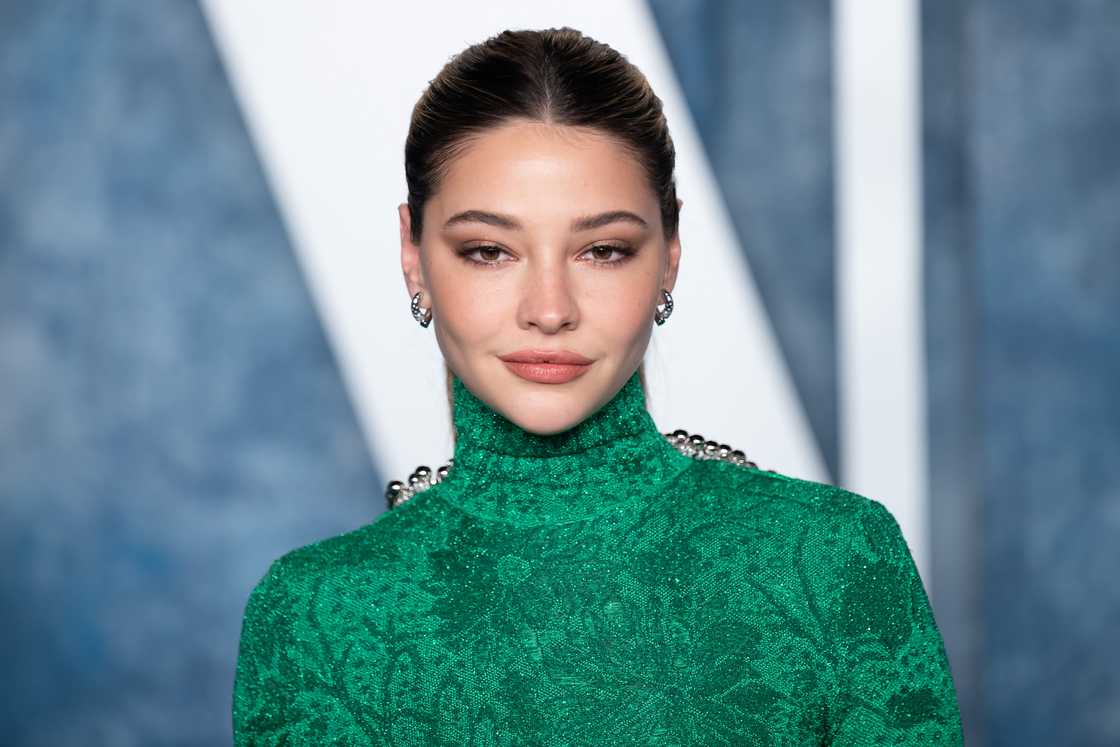 Madelyn Cline at the Vanity Fair Oscar Party Madelyn Cline at the Vanity Fair Oscar Party