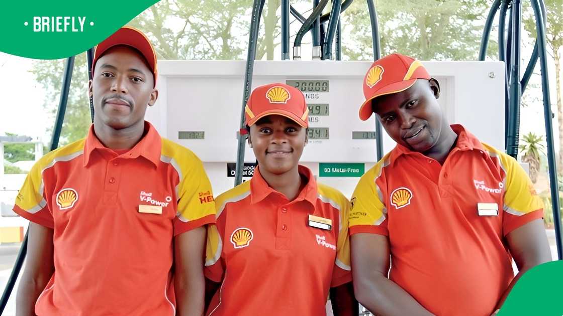 Wearable contactless technology now enables motorists to tip service workers using bank cards or smartphones Wearable contactless technology now enables motorists to tip service workers using bank cards or smartphones