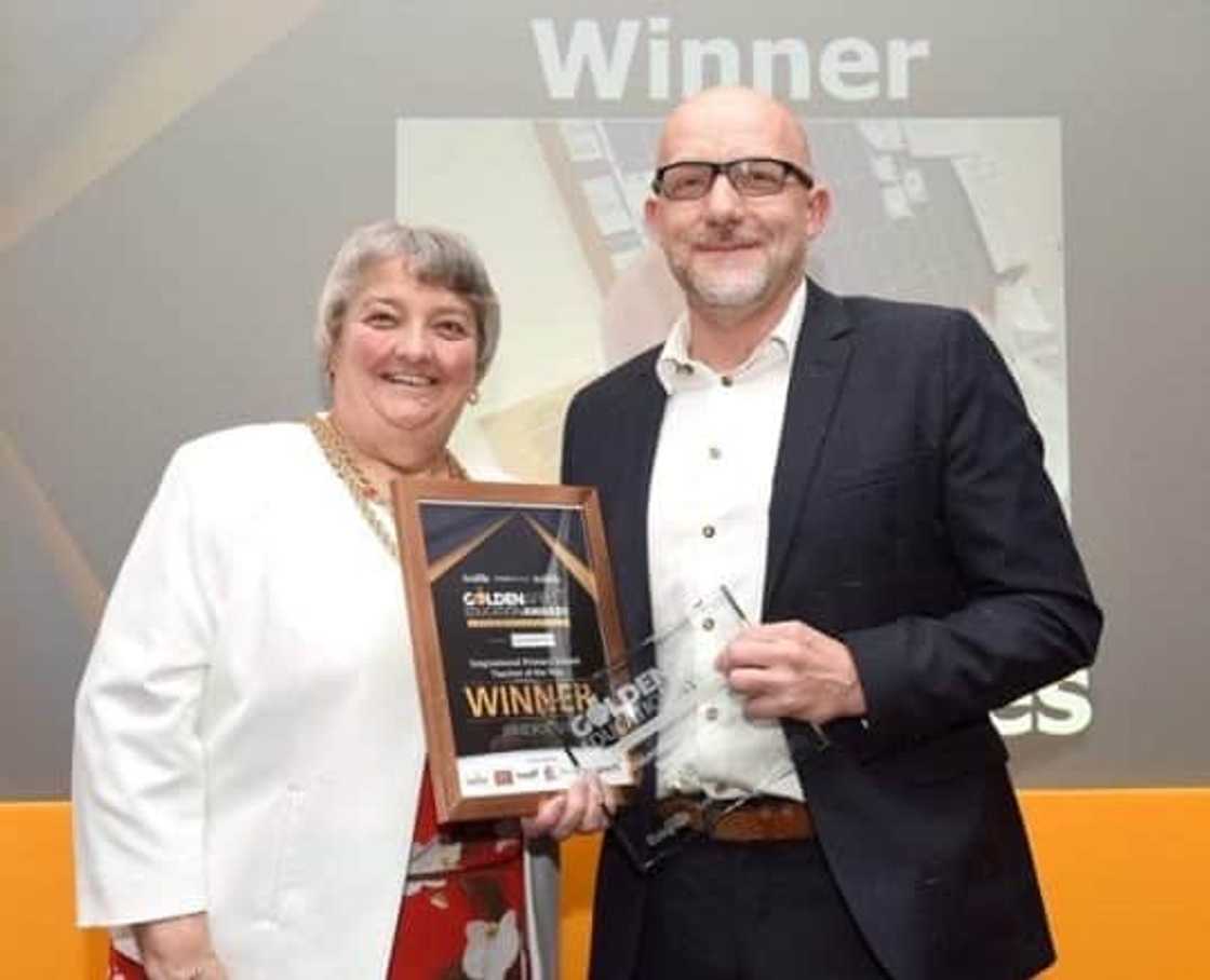 Teacher walks nearly 8km every day to deliver free school meals to 78 children Teacher walks nearly 8km every day to deliver free school meals to 78 children