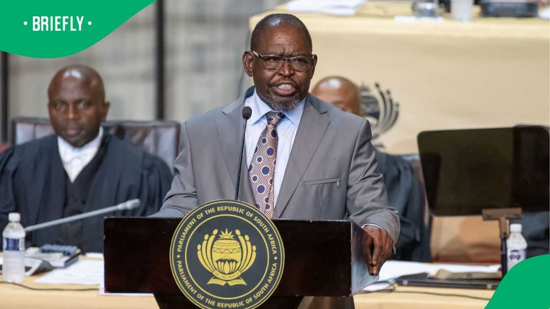 The minister prioritised infrastructure development in his speech The minister prioritised infrastructure development in his speech