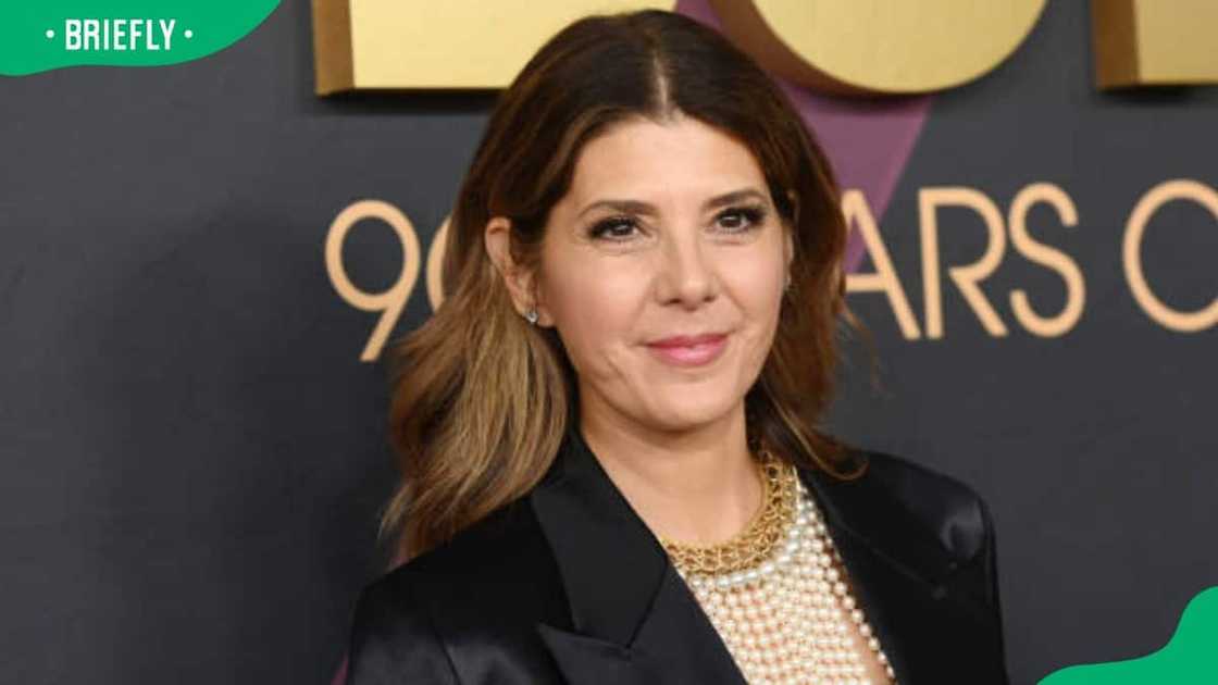 Marisa Tomei's height is at 5 feet 4 inches Marisa Tomei's height is at 5 feet 4 inches