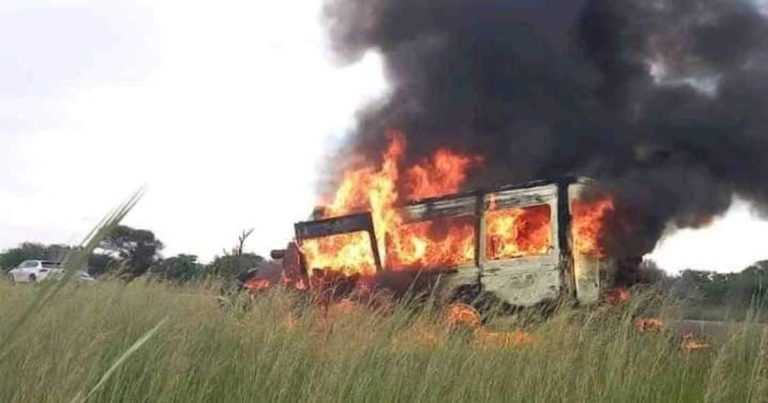 Car crash, head-on collision, fire, burn victims, minibus taxi, Limpopo, N1, South Africa Car crash, head-on collision, fire, burn victims, minibus taxi, Limpopo, N1, South Africa