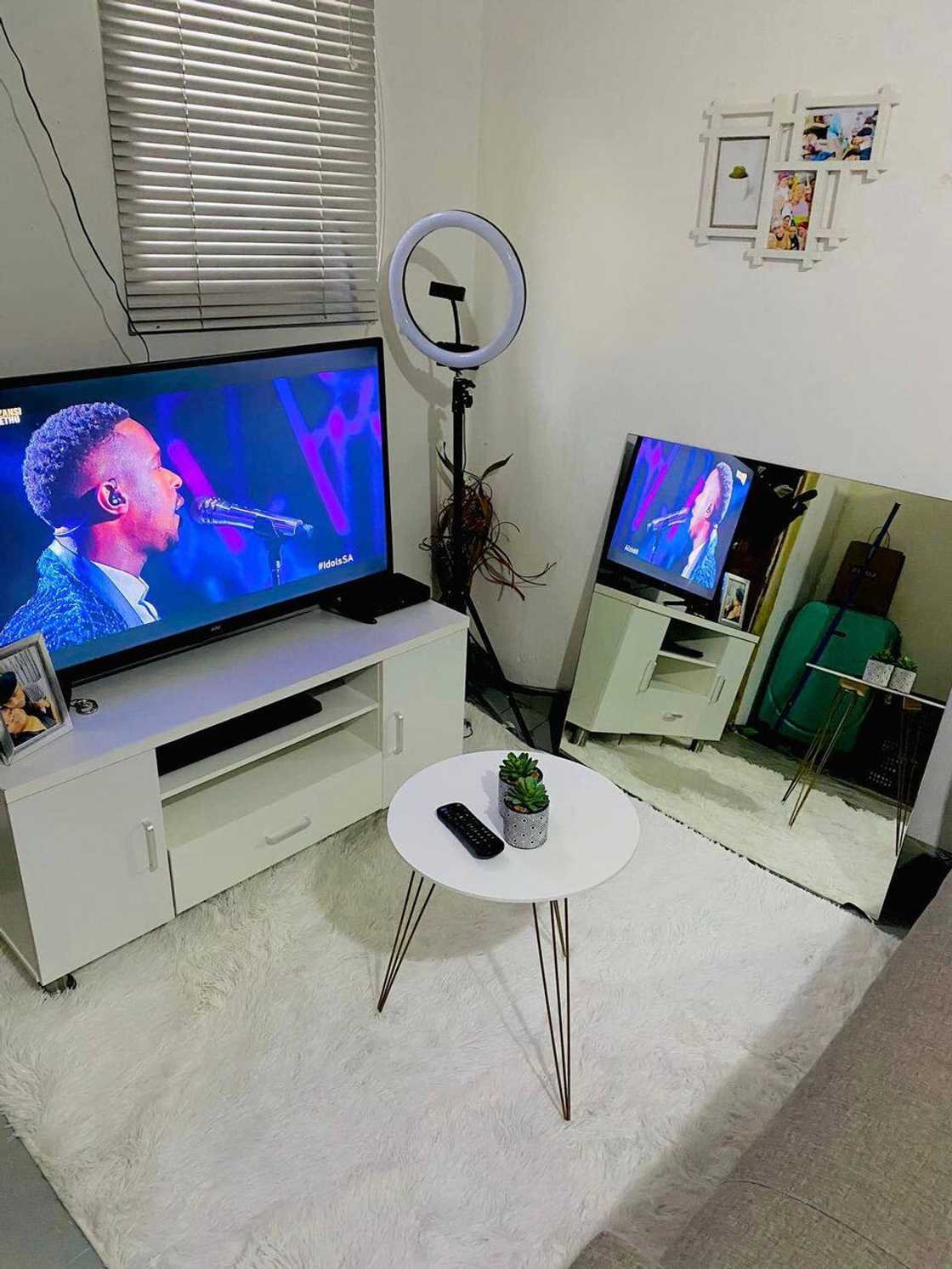 The living room with white being the colour of choice