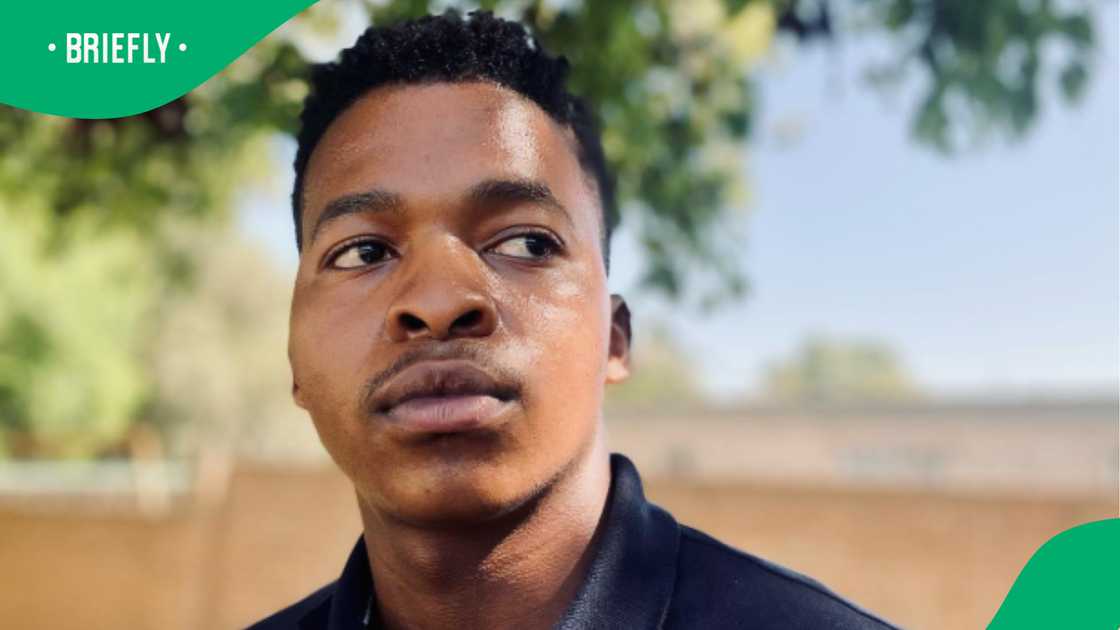 Actor Mondli Makhoba showed love to Nkanyiso Mzimela.