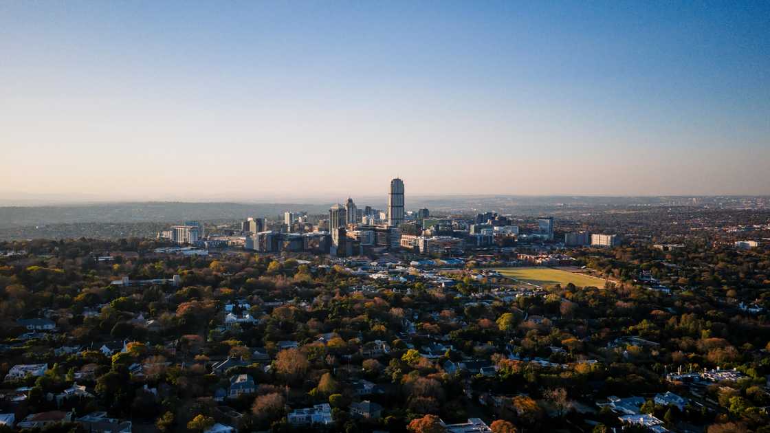 American is considering moving to Johannesburg American is considering moving to Johannesburg