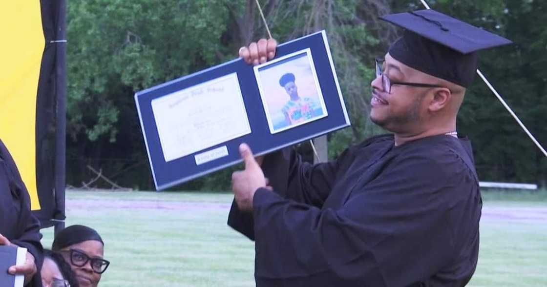 Father Accepts 17-Years-Old Son’s Diploma on His Behalf After He Died in Car Accident Father Accepts 17-Years-Old Son’s Diploma on His Behalf After He Died in Car Accident