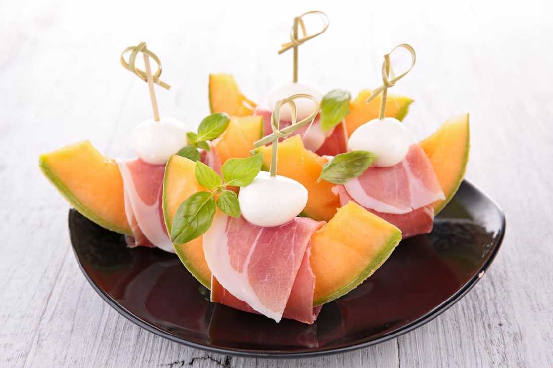 Fruit and cheese platter ideas Fruit and cheese platter ideas