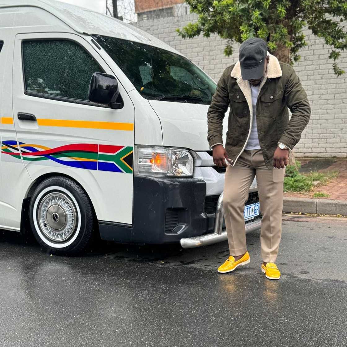 Social media users complimented the stylish taxi driver, giving him praise for his hard work Social media users complimented the stylish taxi driver, giving him praise for his hard work