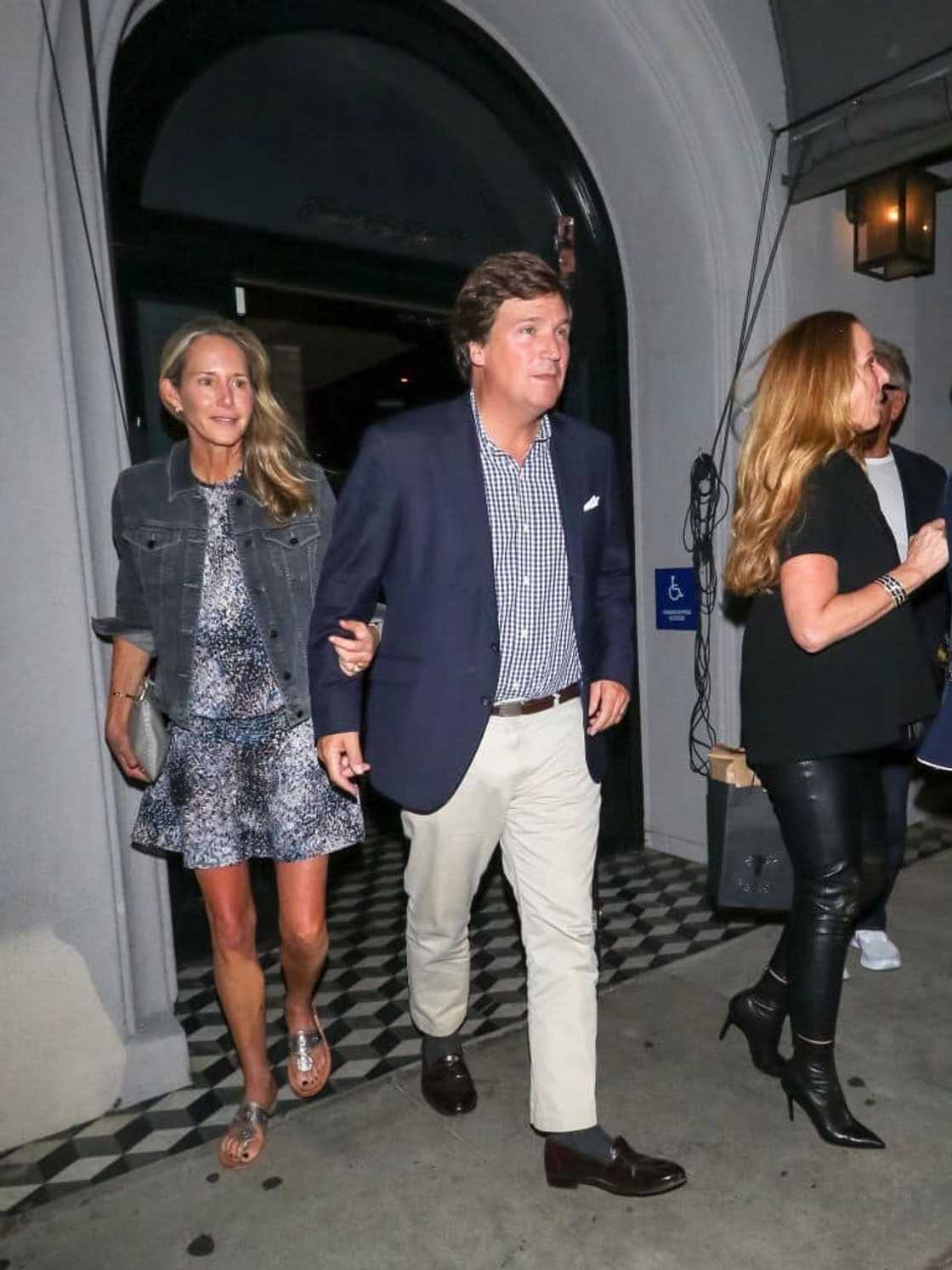 Who is Carlson married to? Who is Carlson married to?