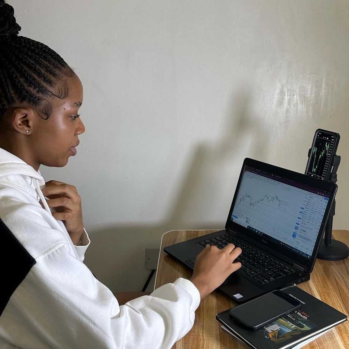 Social media users found it hard to believe that a woman got R70K from Forex trading Social media users found it hard to believe that a woman got R70K from Forex trading