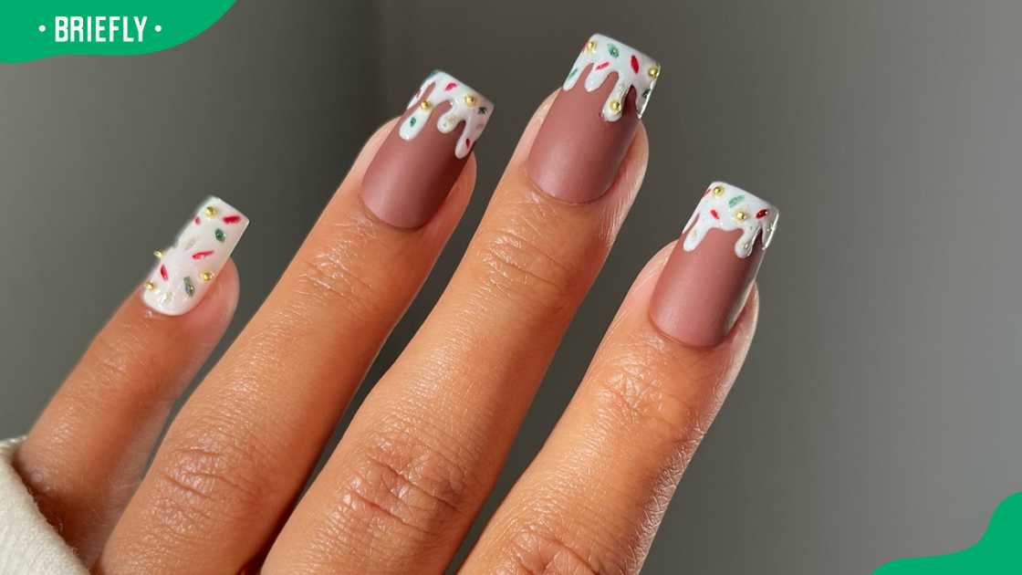 Gingerbread nail design Gingerbread nail design