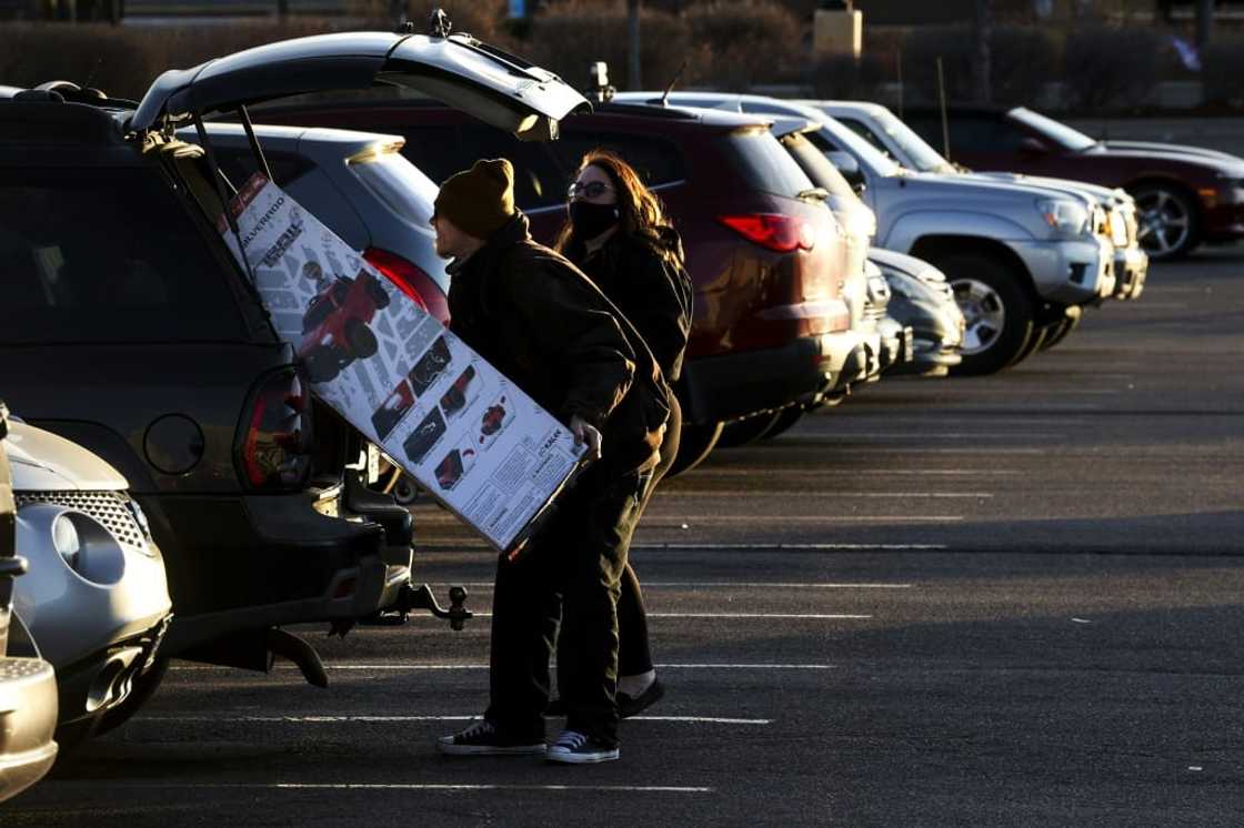 The early US spending data point to slowdown in consumption in the fourth quarter, although the pace of spending remains strong The early US spending data point to slowdown in consumption in the fourth quarter, although the pace of spending remains strong