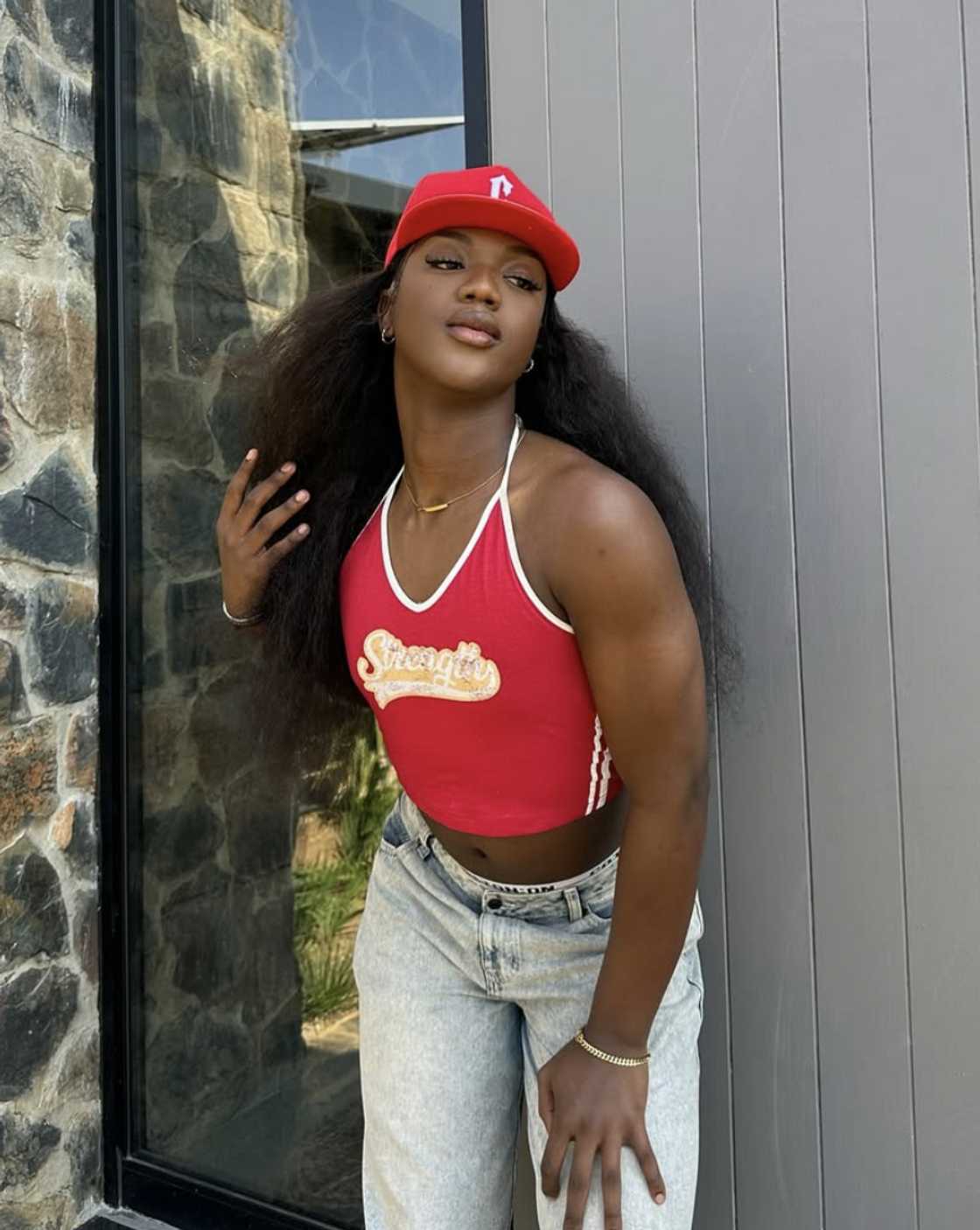 Online users weighed in on Moghelingz' masculine aesthetic