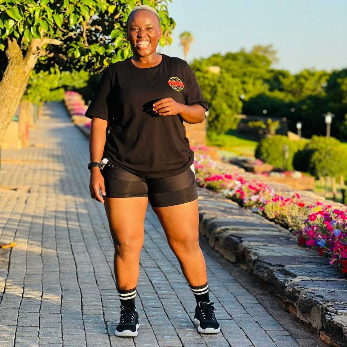 Social media users vowed to stop eating at people's homes after seeing the lady's video Social media users vowed to stop eating at people's homes after seeing the lady's video