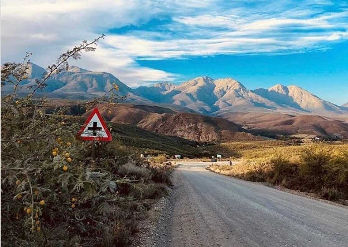 Road signs in South Africa and their meanings Road signs in South Africa and their meanings