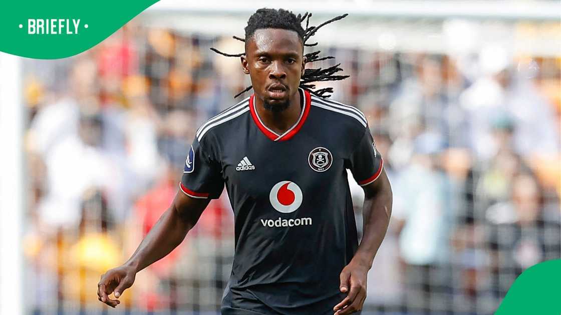 Olisa Ndah, Premier Soccer League, Orlando Pirates, Kaizer Chiefs, FNB Stadium, Johannesburg. Olisa Ndah, Premier Soccer League, Orlando Pirates, Kaizer Chiefs, FNB Stadium, Johannesburg.