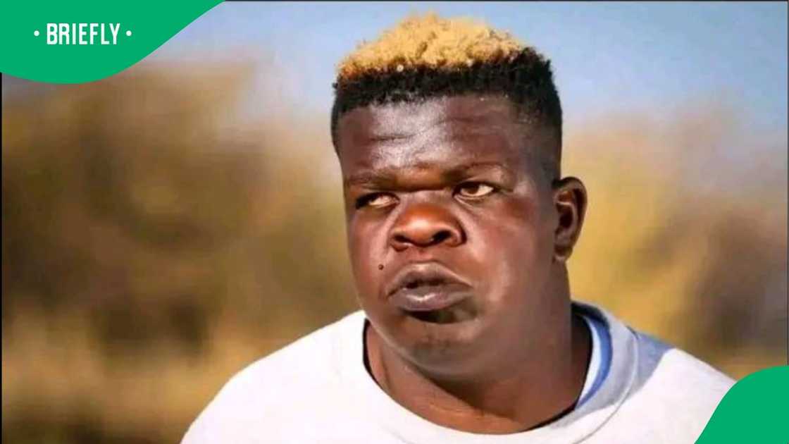 Skomota was seen flirting with a woman Skomota was seen flirting with a woman