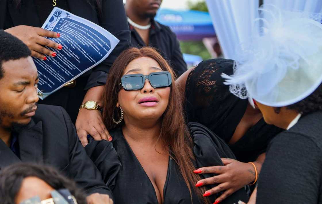 Rethabile Khumalo cried for her mother. Rethabile Khumalo cried for her mother.