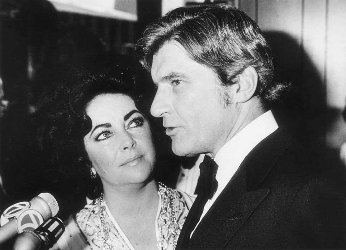 How many biological children does Elizabeth Taylor have?