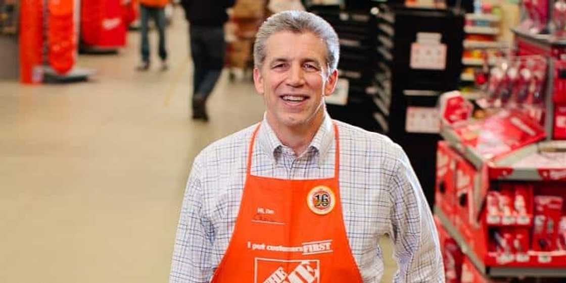 Craig Menear salary Craig Menear salary