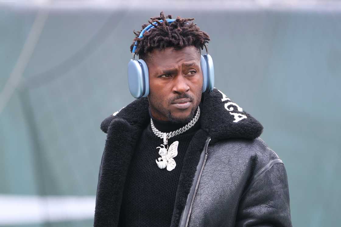 Antonio Brown at MetLife Stadium in East Rutherford, NJ. Antonio Brown at MetLife Stadium in East Rutherford, NJ.