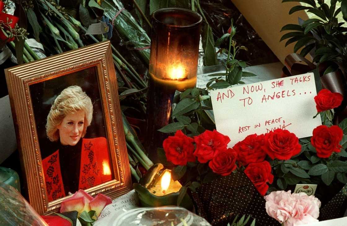 The death of Diana prompted an outpouring of national grief that senior royals initially seemed out of step with