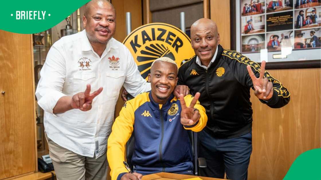 Khanyisa Mayo, Kaizer Chiefs, Algerian giants CR Belouizad