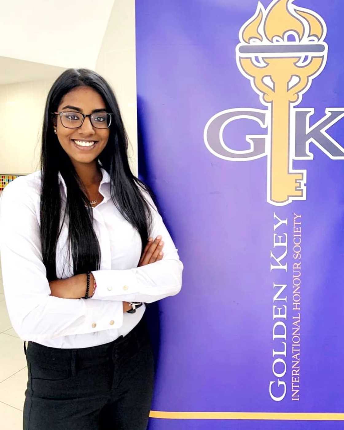 A young woman graduated cum laude despite challenges A young woman graduated cum laude despite challenges