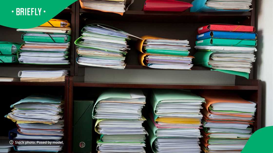 Having multiple responsibilities such as caring for a kid, selling goods and studying to be a lawyer can be tough. Having multiple responsibilities such as caring for a kid, selling goods and studying to be a lawyer can be tough.
