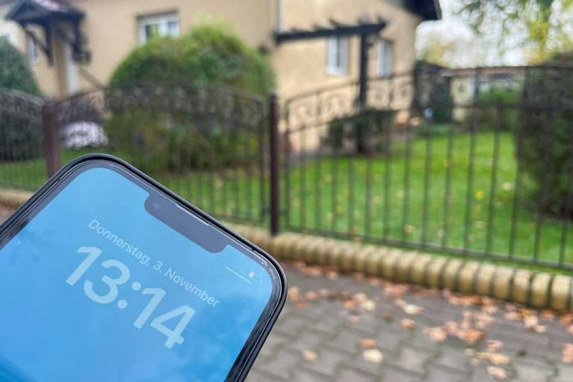 People regularly experience a lack of signal in the area People regularly experience a lack of signal in the area