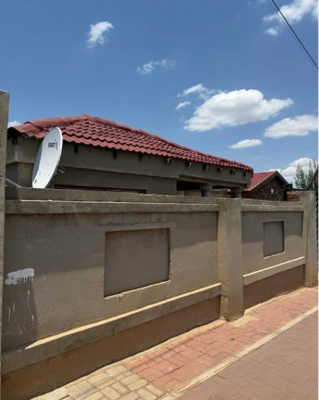 Woman, 23, arrested for staging own kidnapping in Soweto to extort R200k from her family Woman, 23, arrested for staging own kidnapping in Soweto to extort R200k from her family