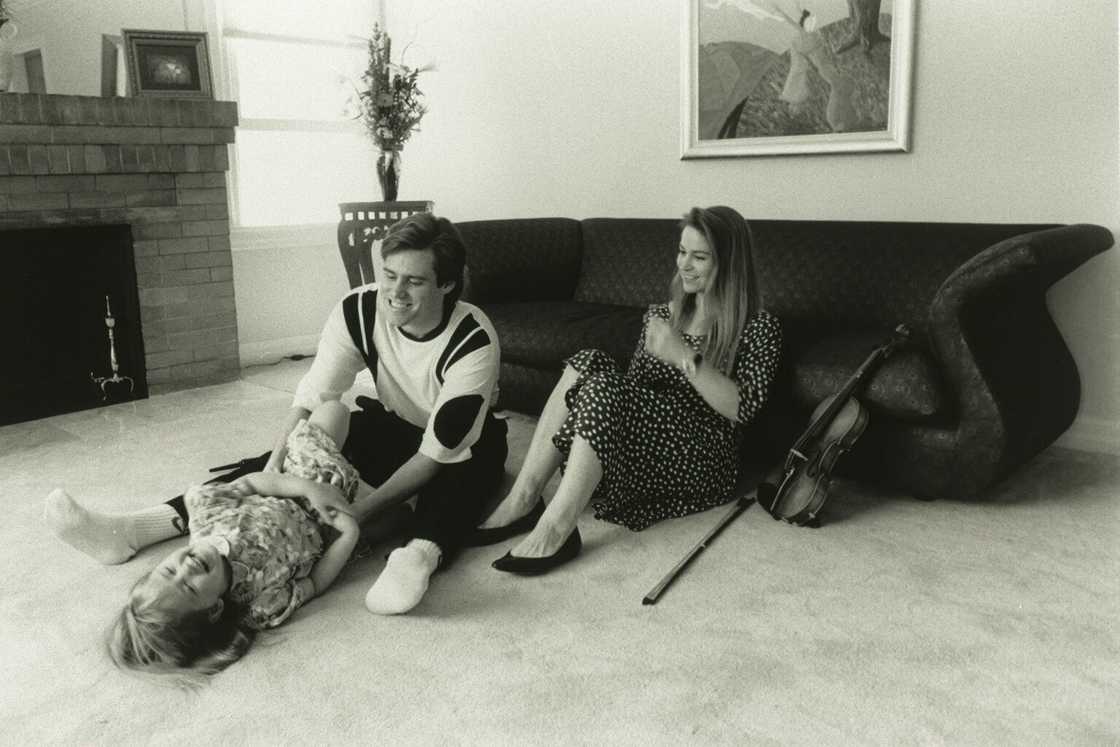 Jim Carrey with his family in January 1991