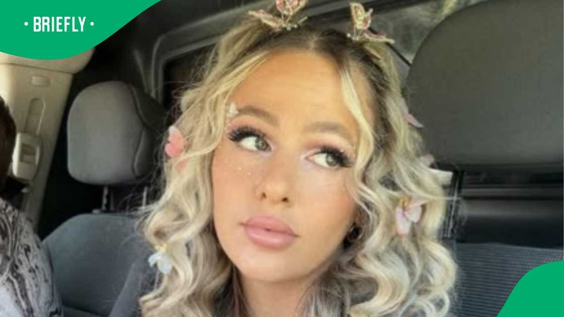 The photograph showed Kandy posing for a portrait in the passenger seat of a car