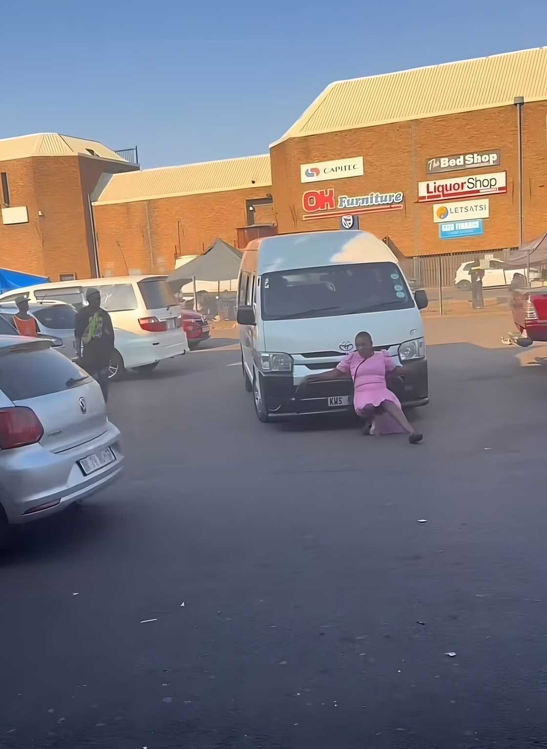 A woman confronted a taxi driver in the name of mjolo, which sparked concerns and laughter.
