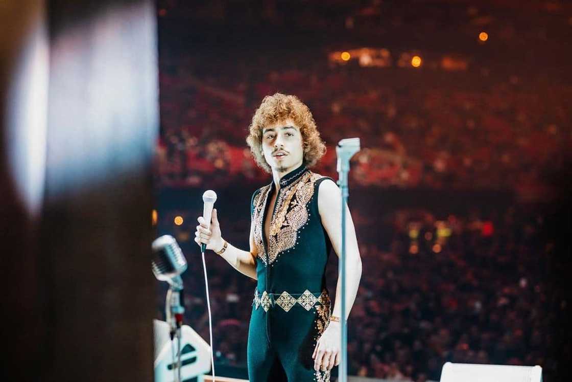 Are Josh and Jake Kiszka identical twins? Are Josh and Jake Kiszka identical twins?