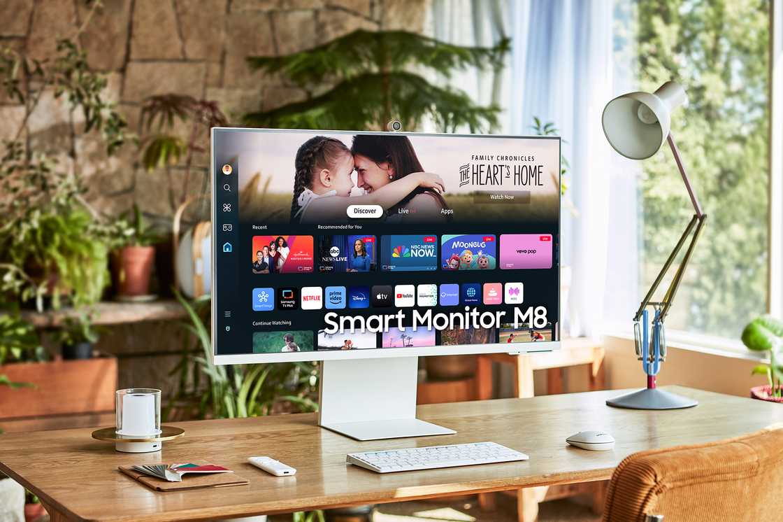 The updated Smart Monitor lineup brings together a complete multi-device experience into one hub for smarter entertainment and greater productivity. The updated Smart Monitor lineup brings together a complete multi-device experience into one hub for smarter entertainment and greater productivity.