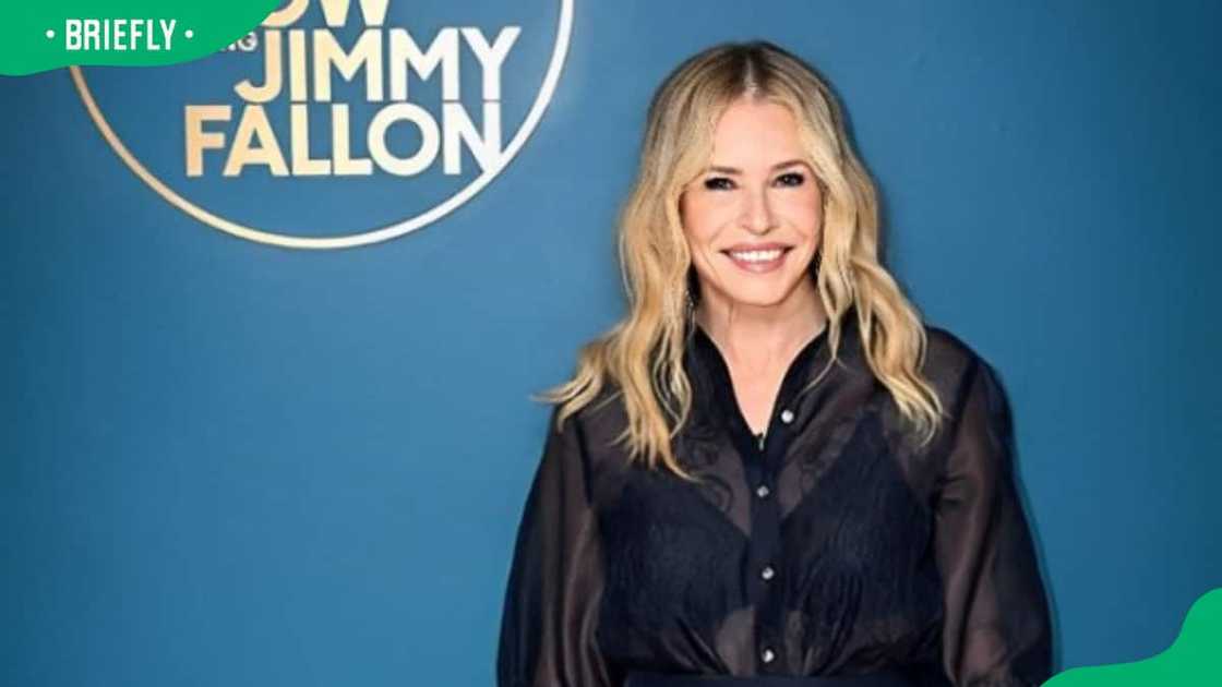 Chelsea Handler poses backstage Chelsea Handler poses backstage