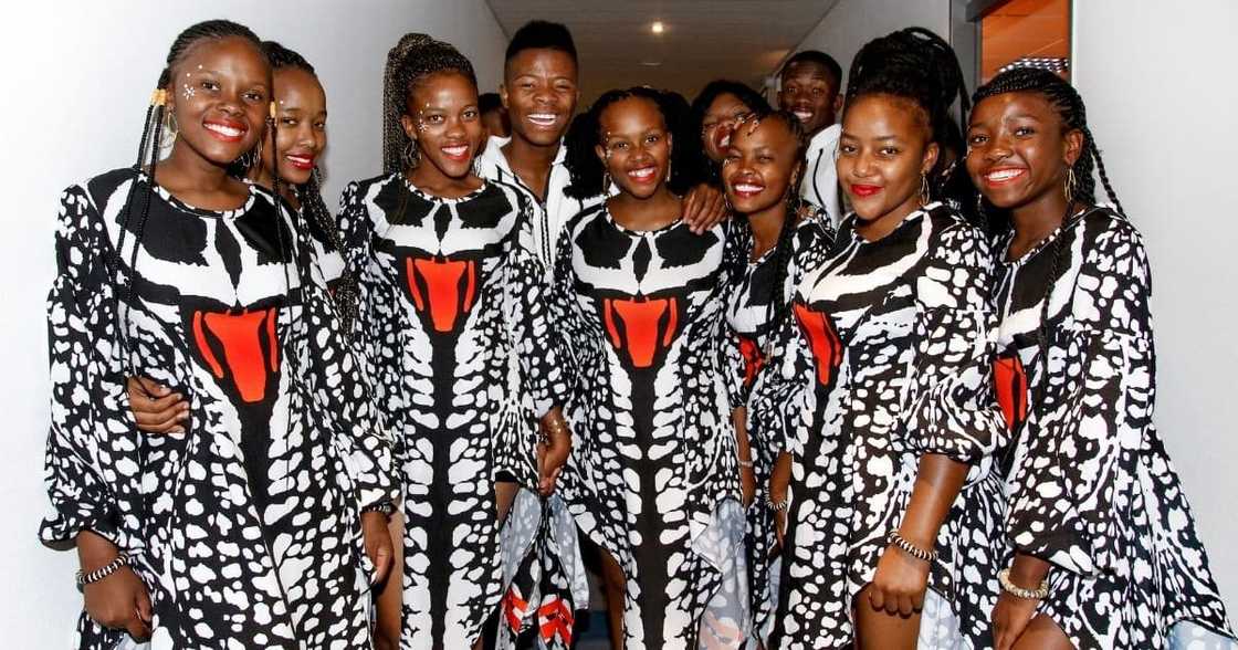 Ndlovu Youth Choir, Adele, Easy on Me, singing, cover, wow Mzansi Ndlovu Youth Choir, Adele, Easy on Me, singing, cover, wow Mzansi