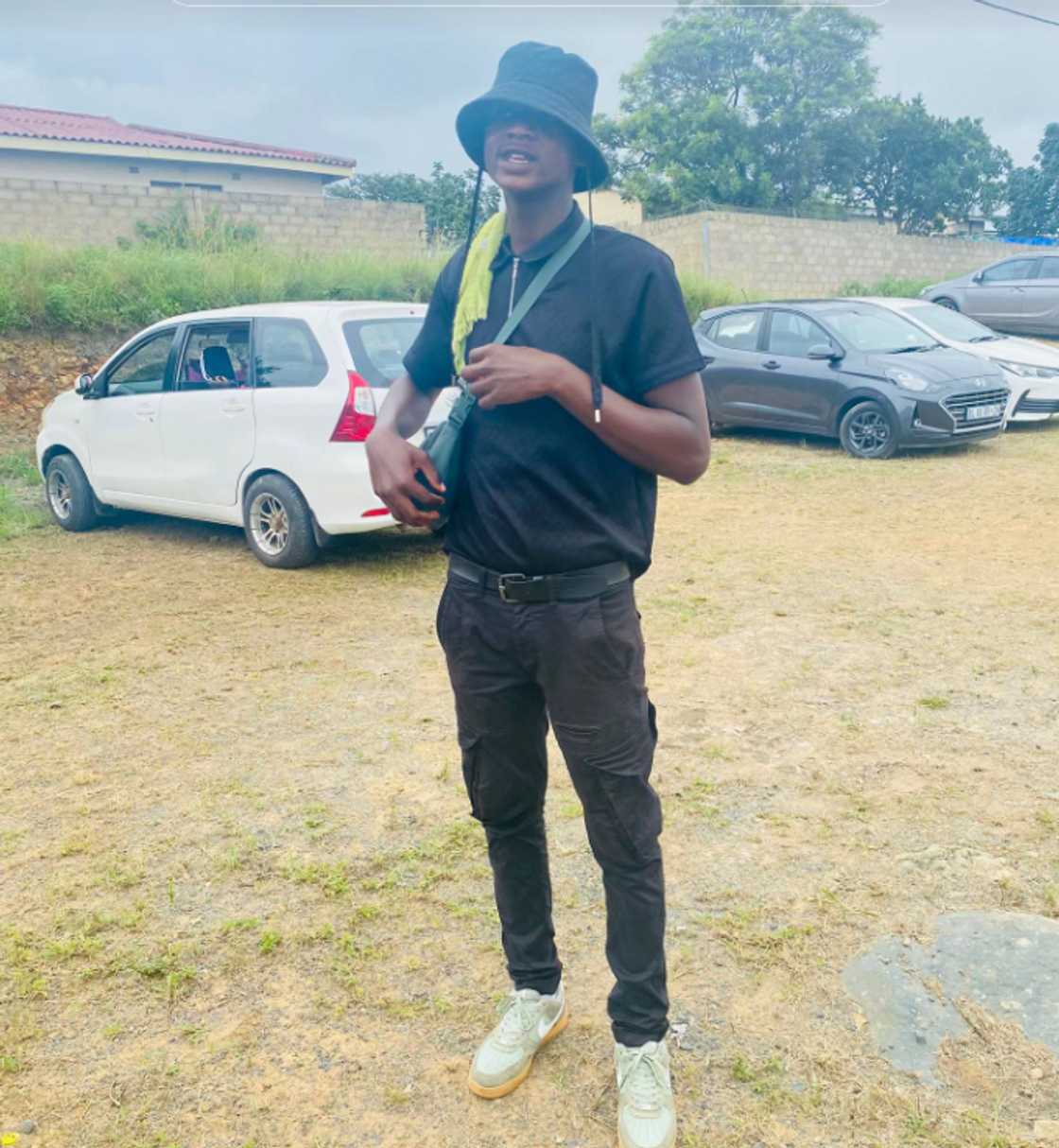 Social media users advised a father to give his daughter a hug instead of a fist bump Social media users advised a father to give his daughter a hug instead of a fist bump