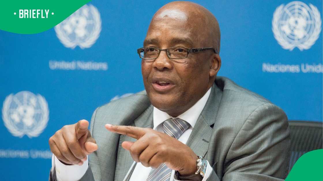 Dr Aaron Motsoaledi has rejected the idea of sending ARVs to the illegal miners. Dr Aaron Motsoaledi has rejected the idea of sending ARVs to the illegal miners.