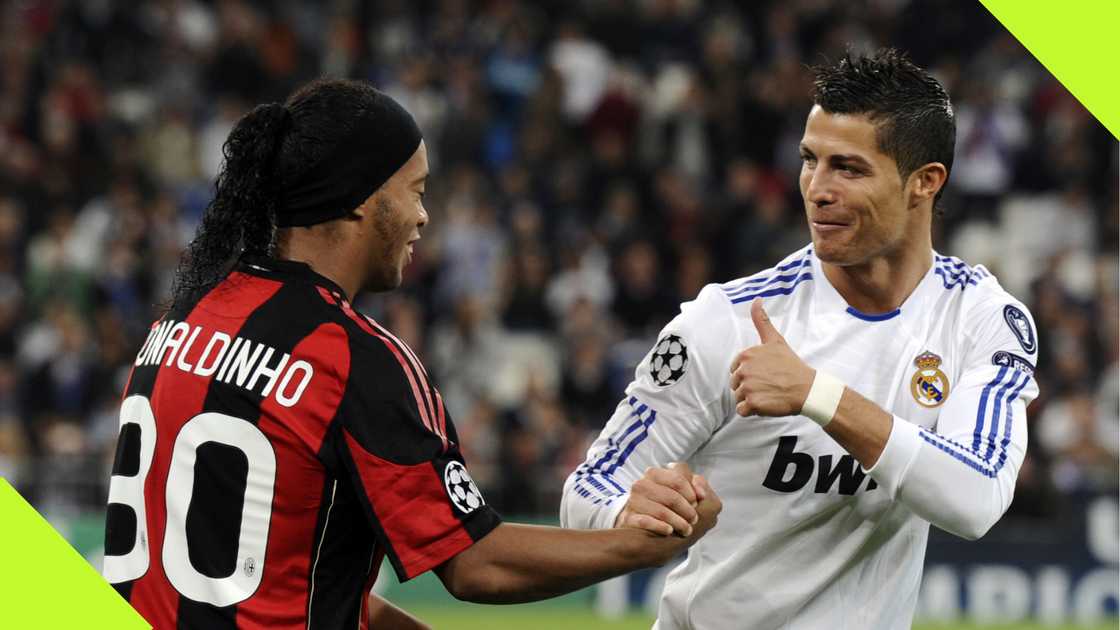 Ronaldo and Ronaldinho in a UEFA Champions League fixture Ronaldo and Ronaldinho in a UEFA Champions League fixture
