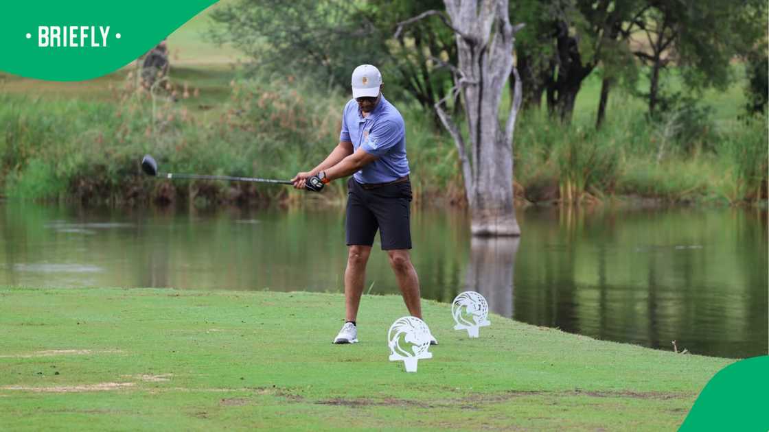 Lions roam across Skukuza Golf Club fairways, sparking reactions online Lions roam across Skukuza Golf Club fairways, sparking reactions online