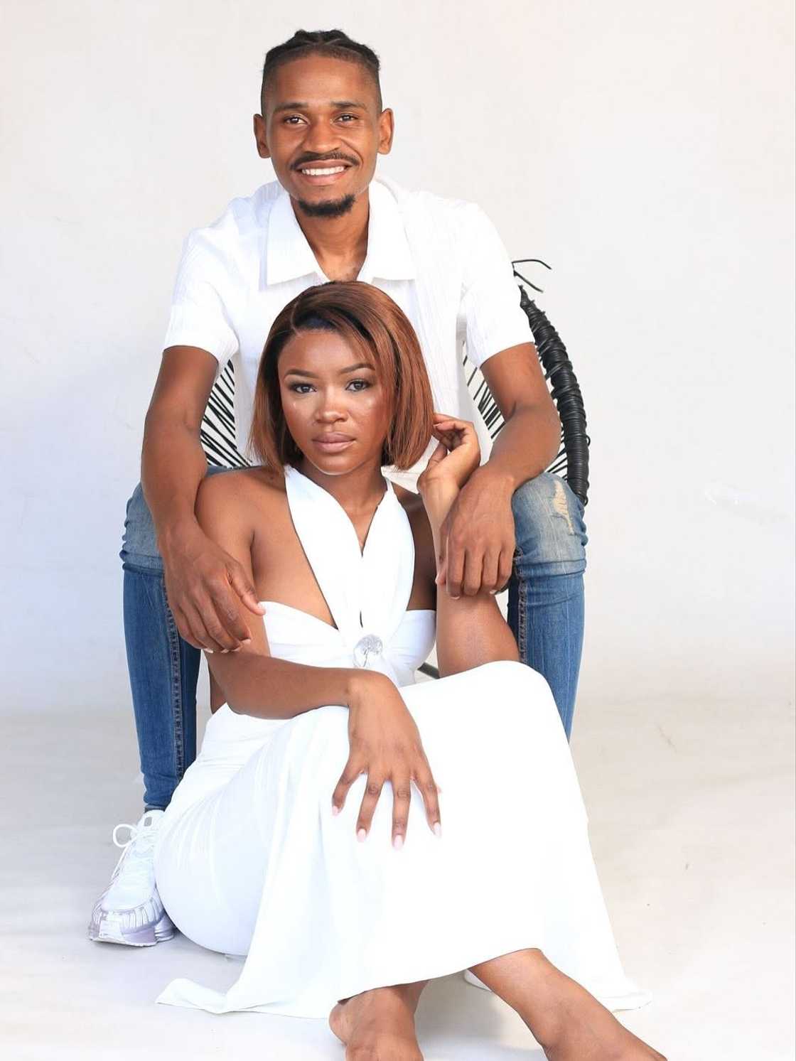 Kevin Shai bought his wife a new wedding ring Kevin Shai bought his wife a new wedding ring