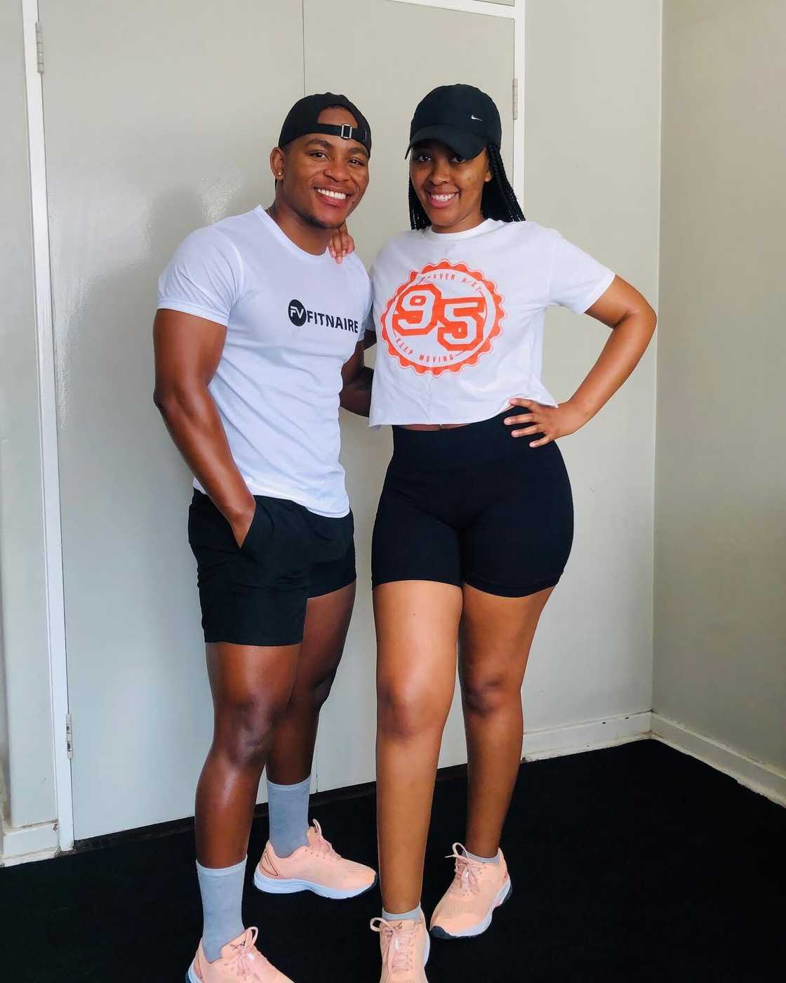 A lady left South Africans in awe after rushing off the escalator to greet bae. A lady left South Africans in awe after rushing off the escalator to greet bae.