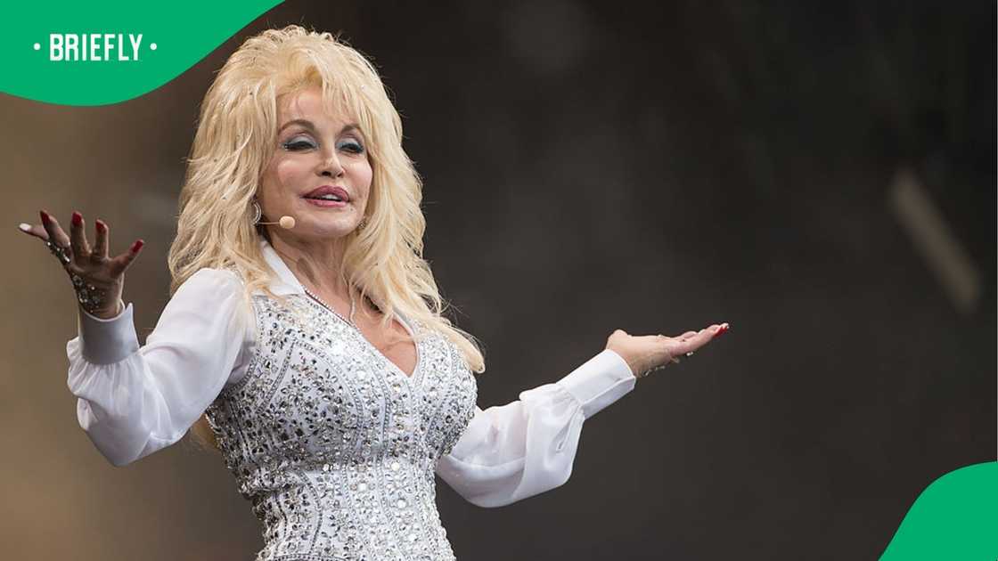 Heidi shared a photo of herself with Dolly from the filming of 'The Gift', which is used as the closing song in her Dollywood show