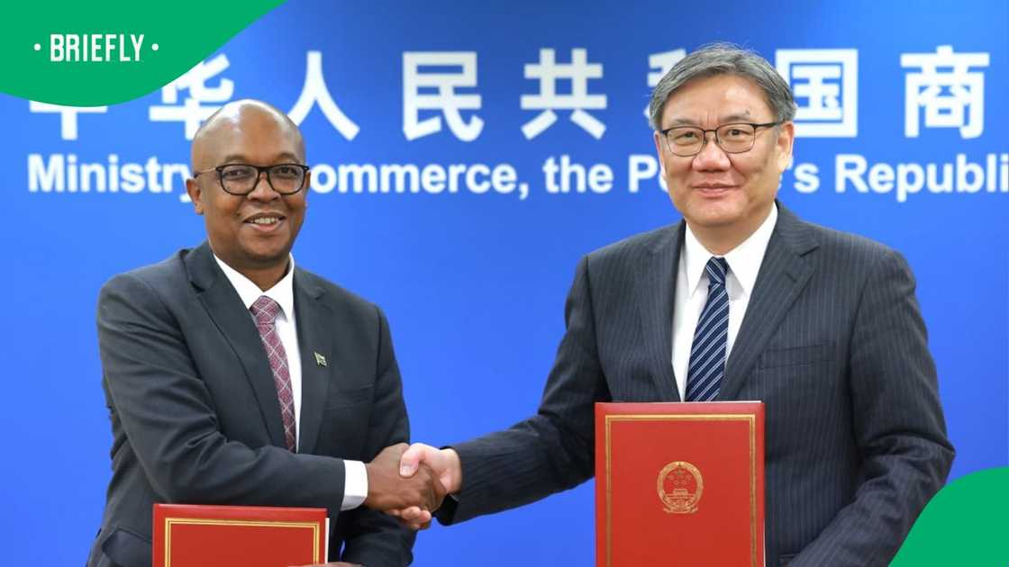 Parks Tau signed a deal with the Chinese Minister of Commerce, Wang Wentao, which will open doors for South African businesses Parks Tau signed a deal with the Chinese Minister of Commerce, Wang Wentao, which will open doors for South African businesses