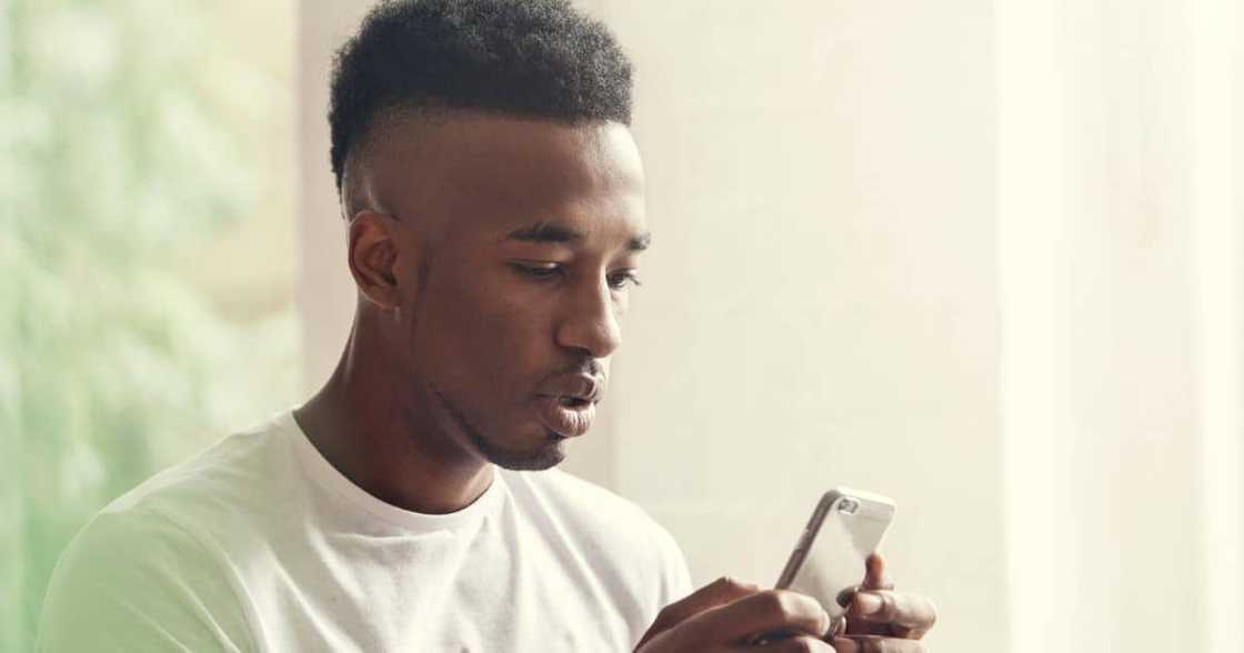 Man receives texts from a woman he went on a date on who was not impressed by his gentleman manners Man receives texts from a woman he went on a date on who was not impressed by his gentleman manners