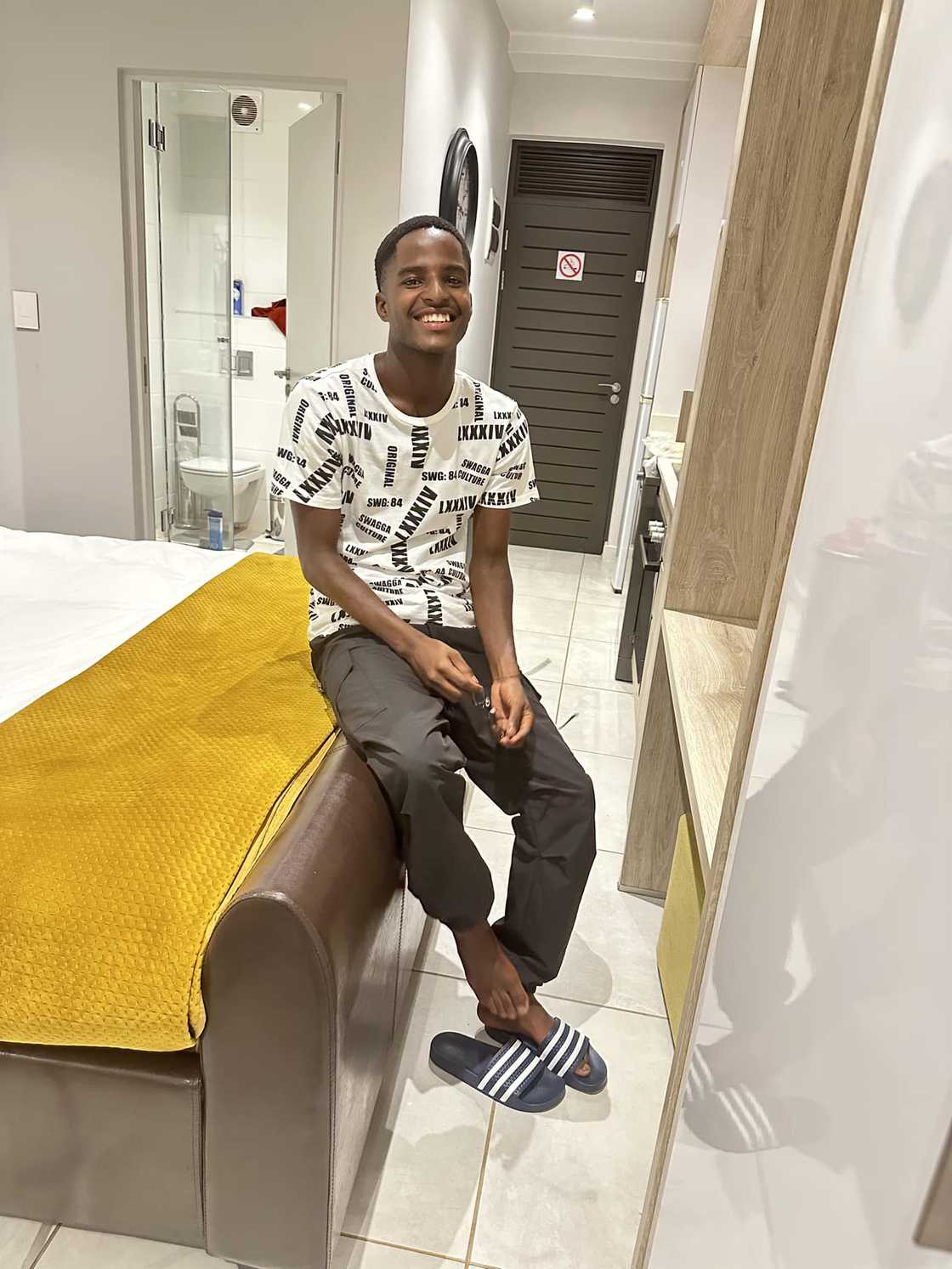 Social media users advised a little girl to focus on her studies and leave the snake alone, as they may harm her Social media users advised a little girl to focus on her studies and leave the snake alone, as they may harm her